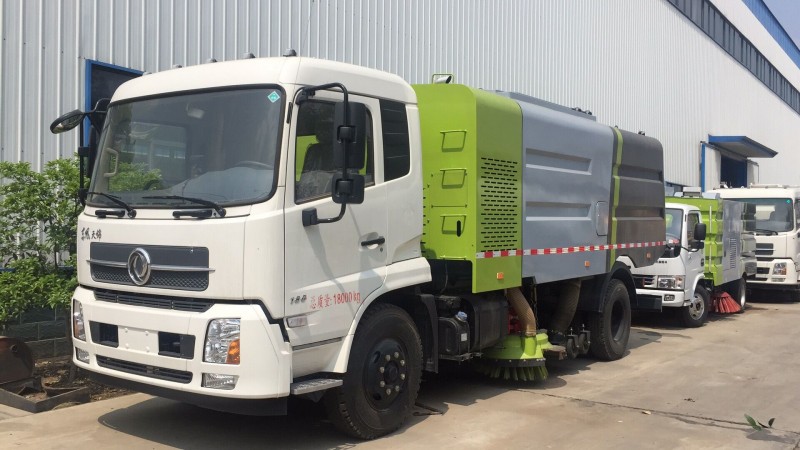 天錦干濕兩用掃路車(chē)圖片