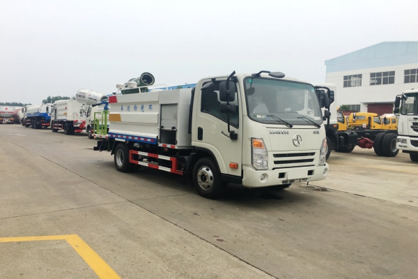 大運(yùn)多功能抑塵車(5噸、30米霧炮機(jī))