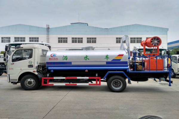 東風大多利卡霧炮車(8噸、30-40米噴霧機)圖片